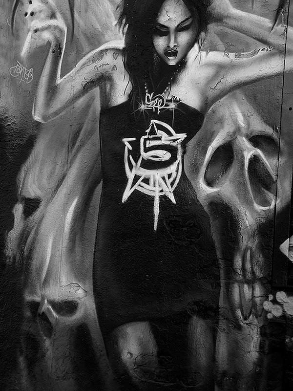 5 Pointz Diva in Black 7350.jpg