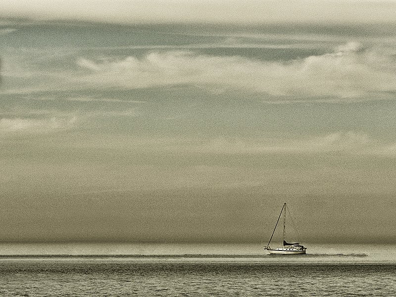 Boat on water.jpg
