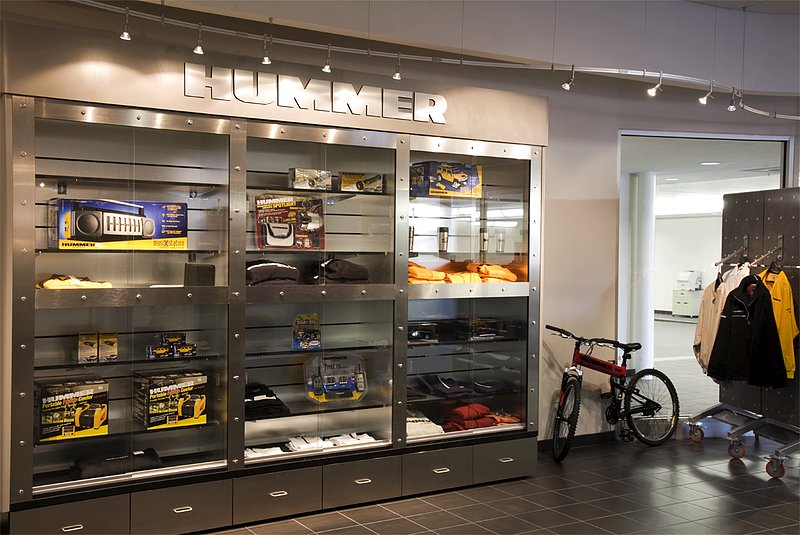 Hummer Dealership display.jpg