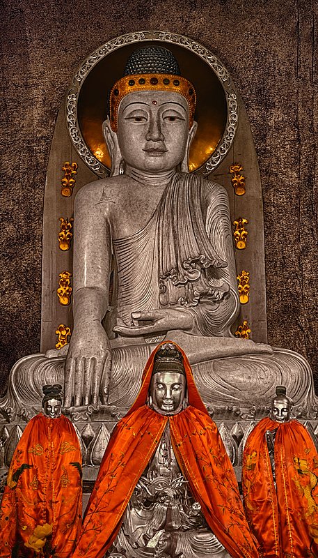 Jingan-Temple-Buddha-Shanghai.jpg
