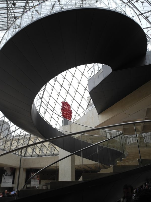 Louvre Paris stairwell 4251.jpg ::                                