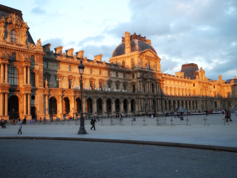 Louvre exterior Paris 4025.jpg ::                                