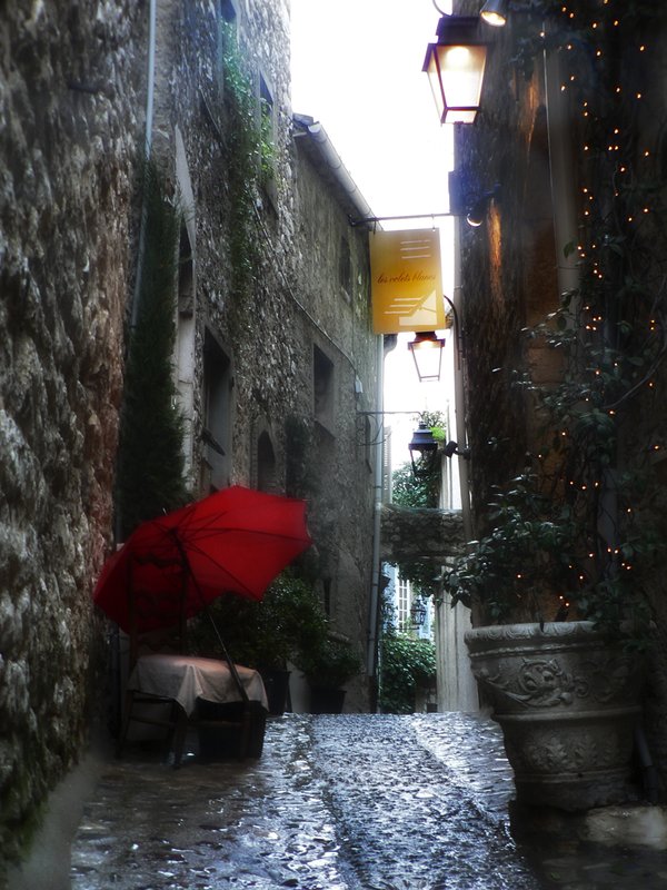 Red Umbrella in St. Paul Du Vance France.jpg