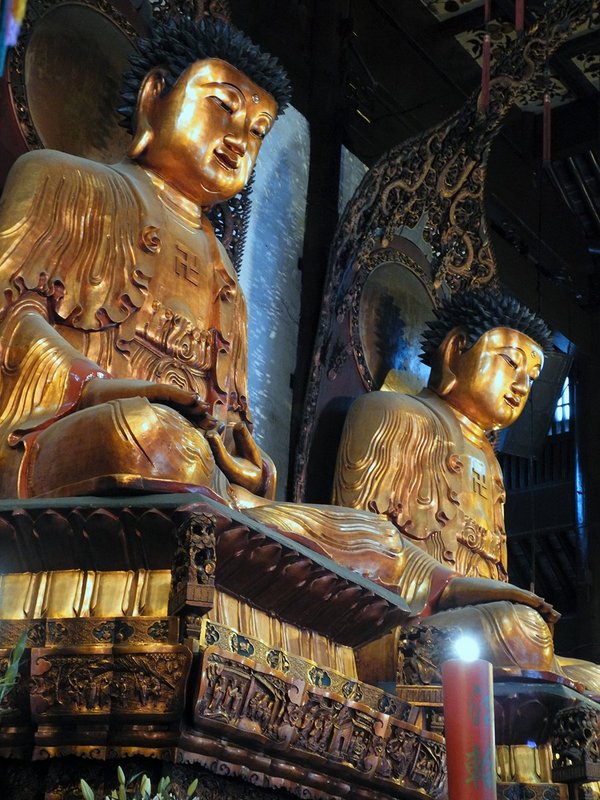 Shanghai Longshan Temple Buddhas.jpg