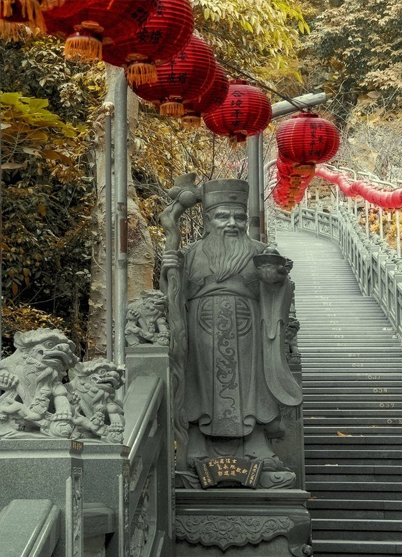 Taiwan Huiji Temple entrance 2.jpg
