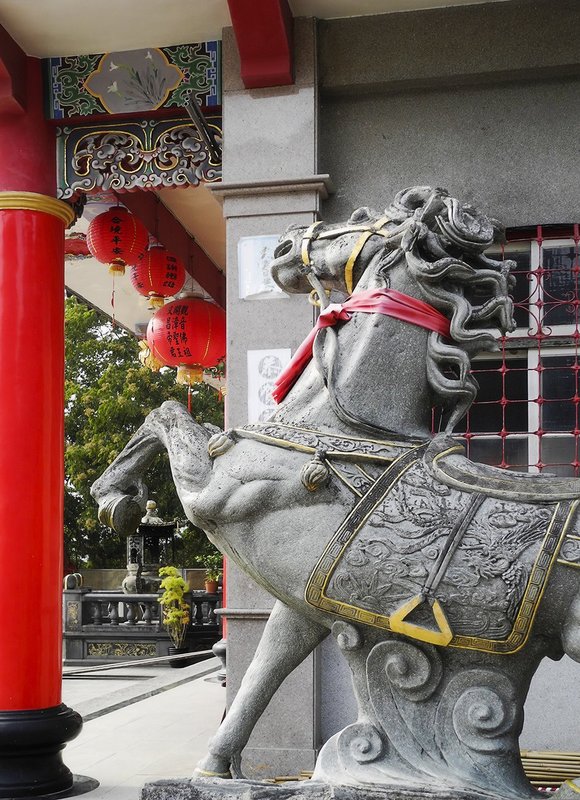 Taiwan Huiji temple horse.jpg