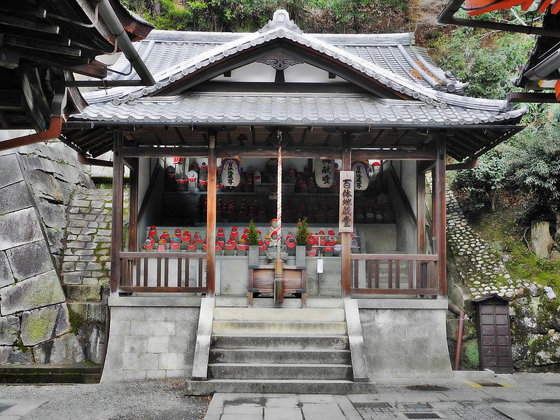 Temple-for-lost-children-Kyoto-0772.jpg
