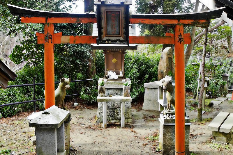 Temple-within-a-temple-Kyoto-0782.jpg