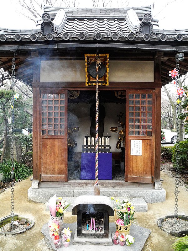 small-temple-in-Japan-0477.jpg