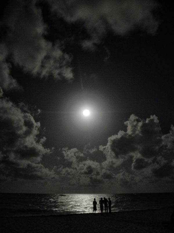 BW beach in DR with Moon 00861.jpg