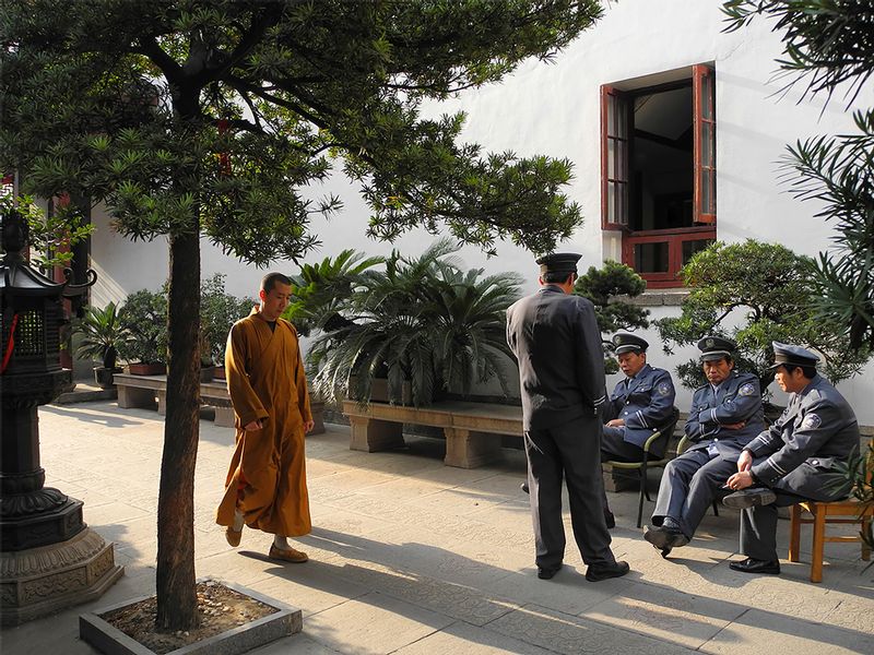 Monk and Guards 5713.jpg :: True Juxtaposition