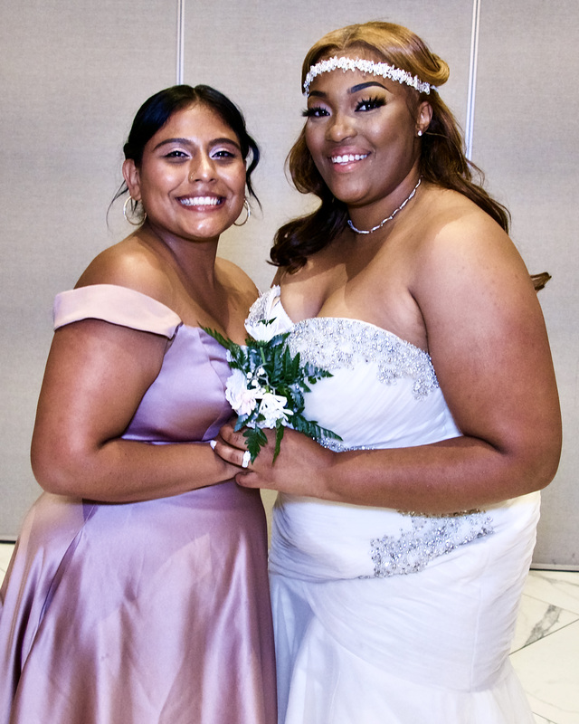 10-Bouquet Toss L1260175(1).jpg