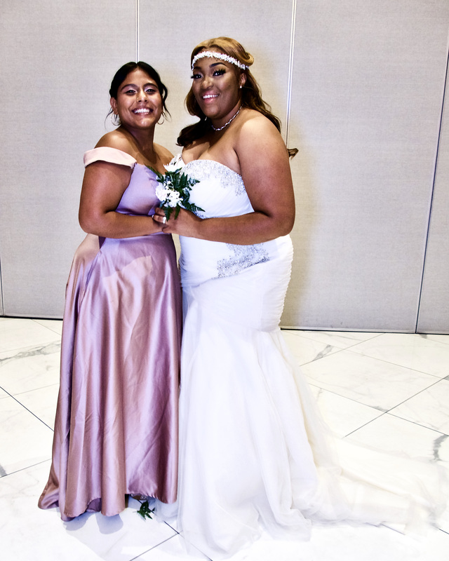 11-Bouquet Toss L1260176(1).jpg