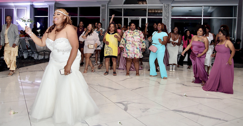 5-Bouquet Toss IMG_0464(1).jpg