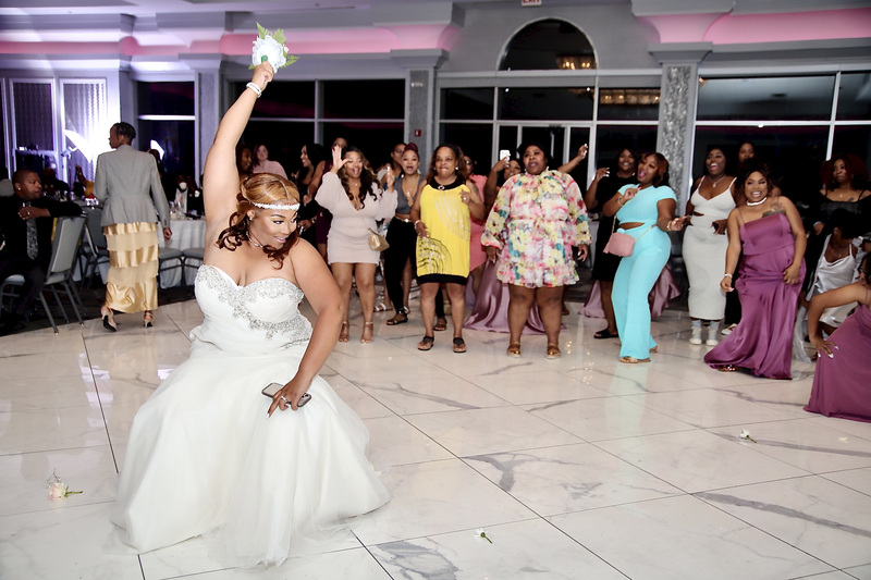 7-Bouquet Toss IMG_0463(1).jpg