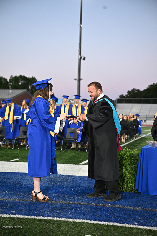 FCGrad250274.jpg