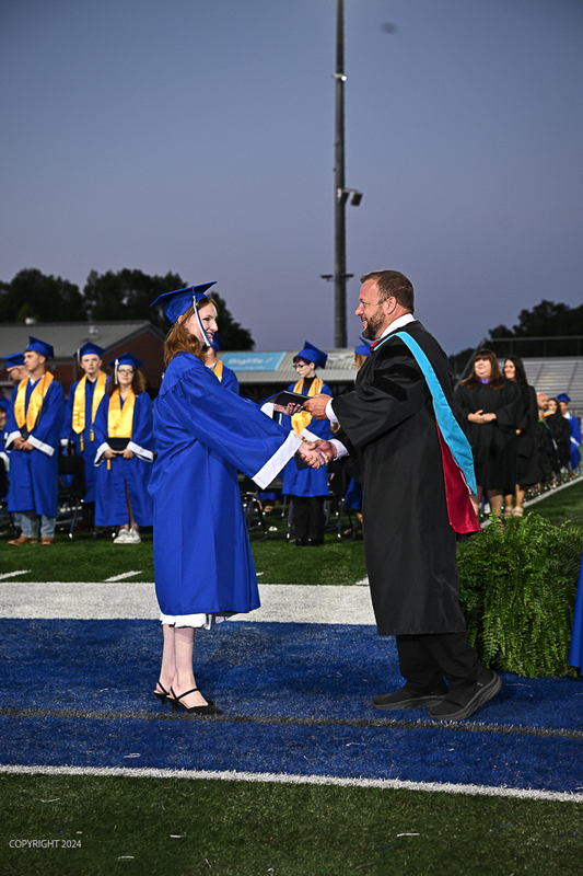FCGrad250335.jpg