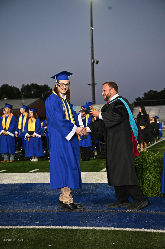 FCGrad250341.jpg