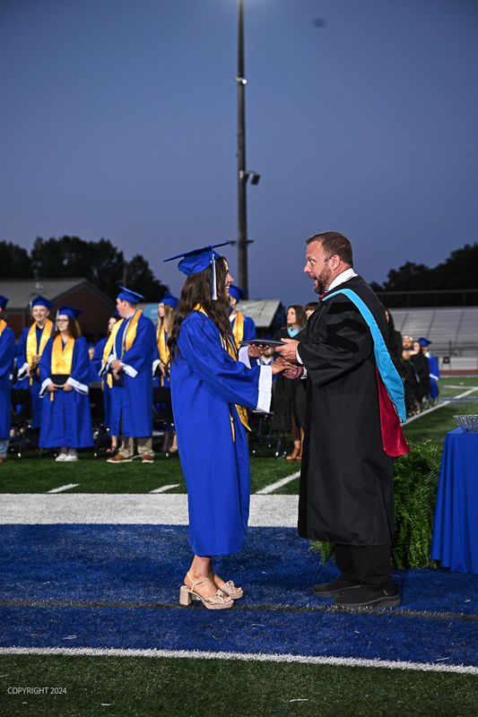FCGrad250355.jpg
