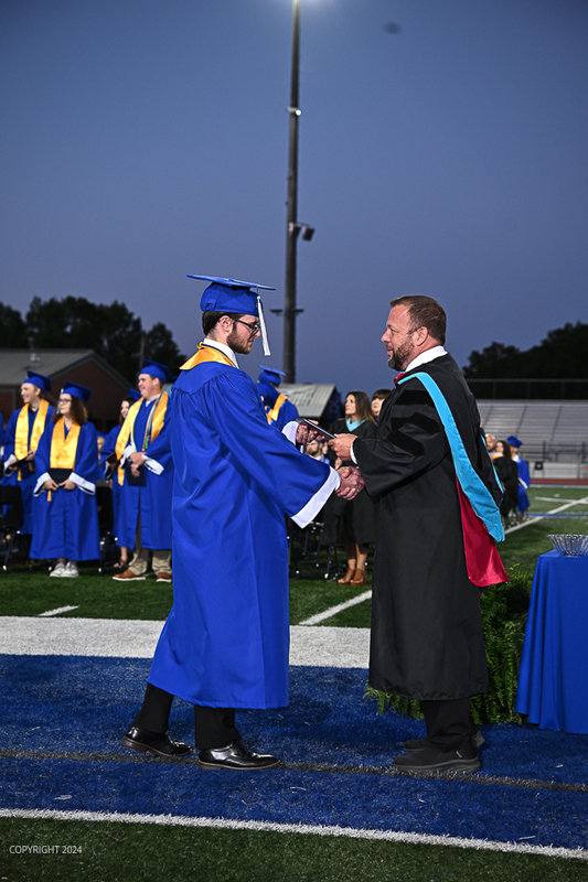 FCGrad250357.jpg