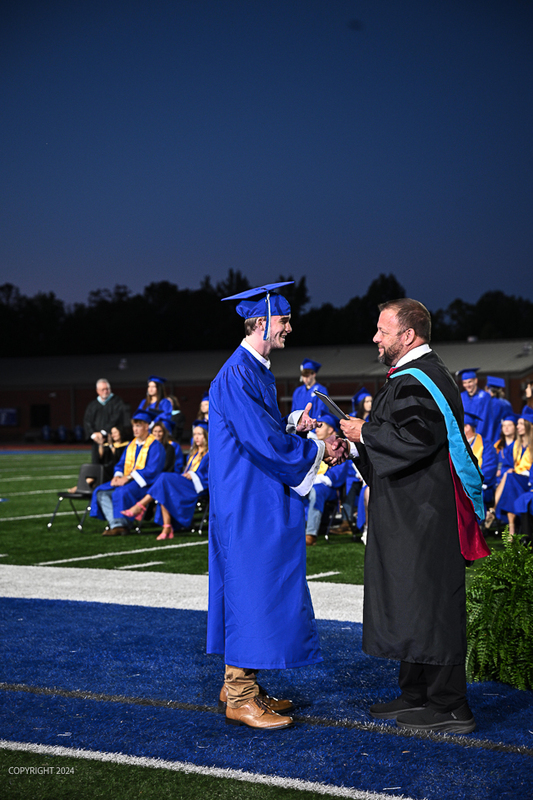 FCGrad250436.jpg