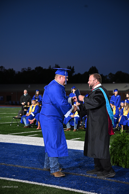 FCGrad250442.jpg