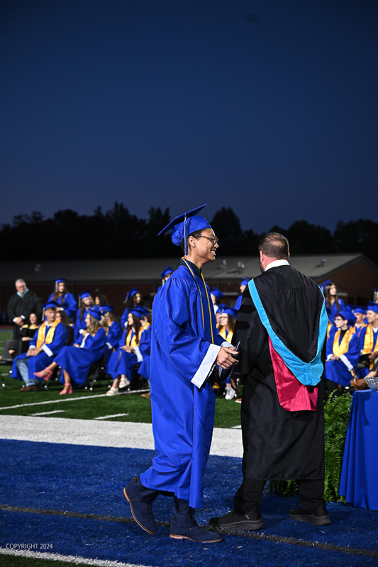 FCGrad250451.jpg