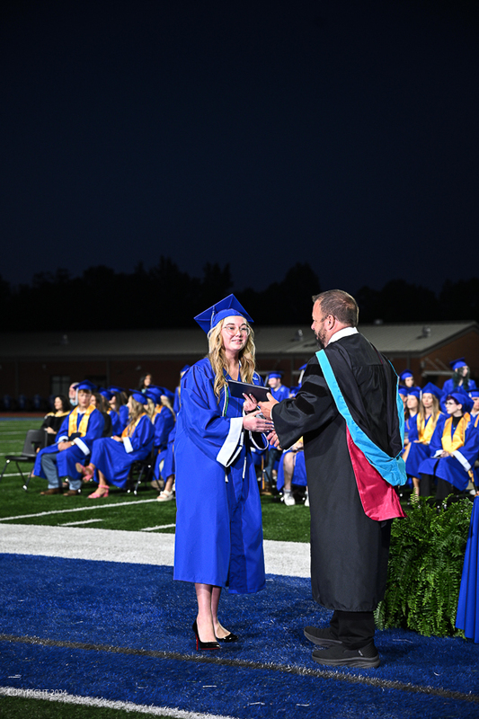 FCGrad250564.jpg