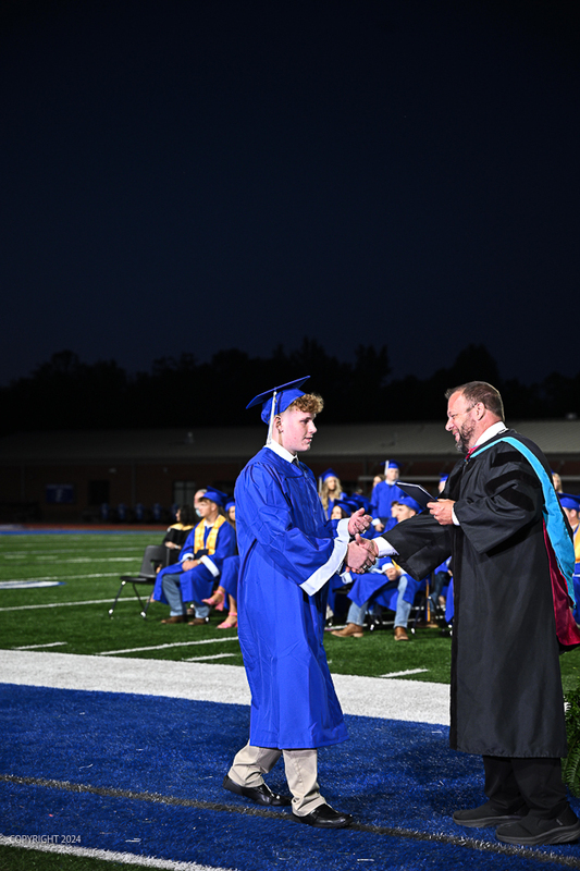 FCGrad250571.jpg
