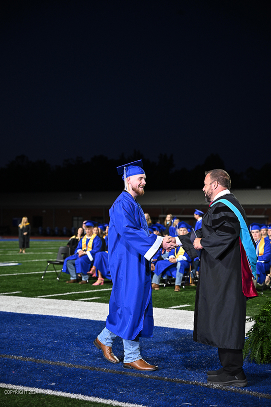 FCGrad250582.jpg