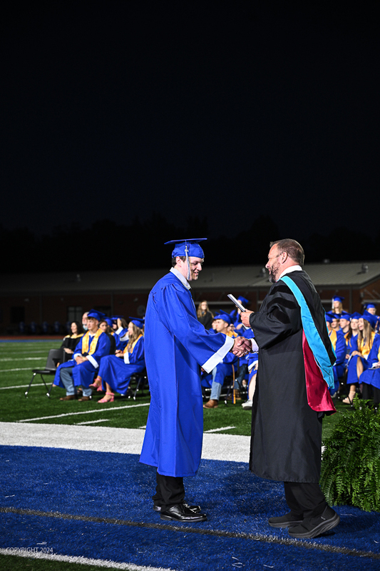 FCGrad250637.jpg