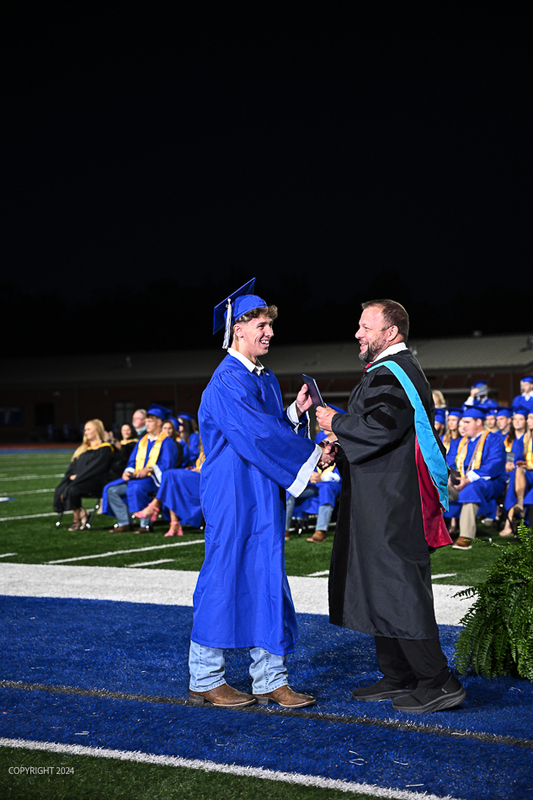 FCGrad250674.jpg