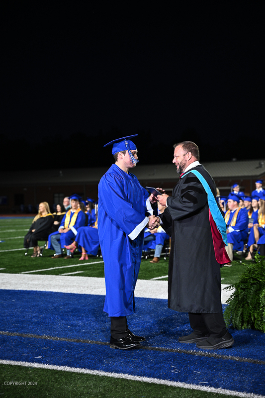 FCGrad250676.jpg