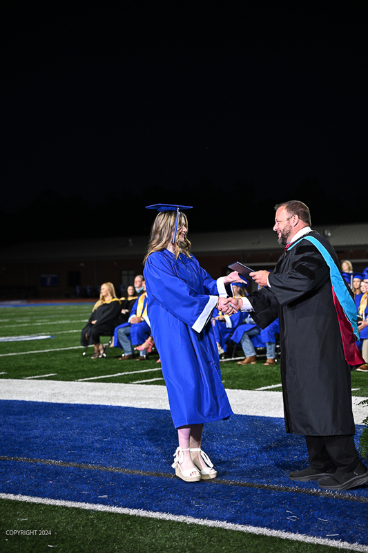 FCGrad250685.jpg