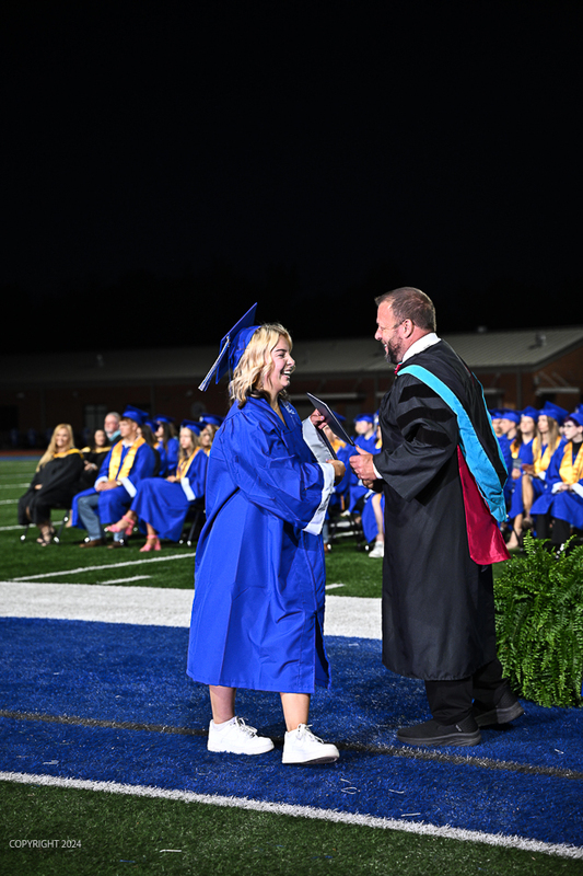FCGrad250698.jpg