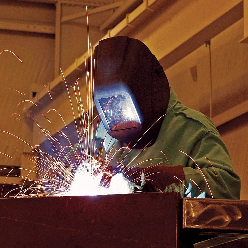 Welder at Work.jpg :: OLYMPUS DIGITAL CAMERA         