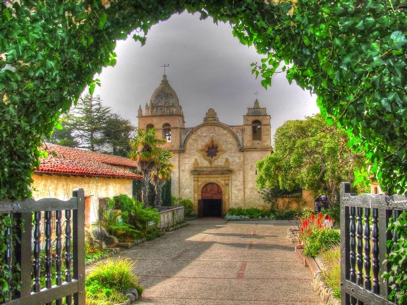 MSCBDC1.jpg :: San Carlos Borromeo de Carmelo Mission - California