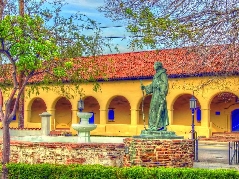 MSFRDE1.jpg :: San Fernando Rey de Espana Mission - California