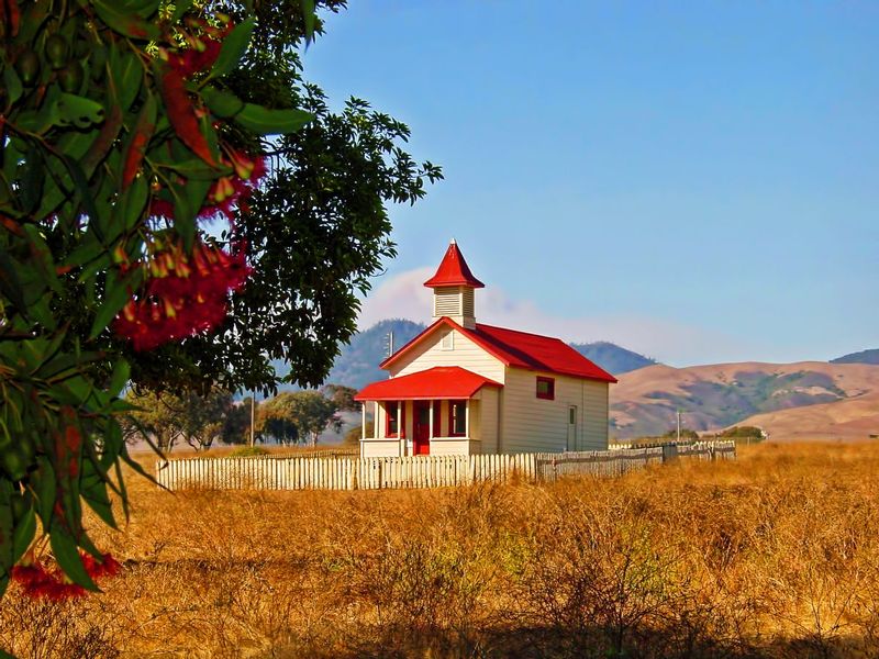 OSSSC01.jpg :: Old Schoolhouse - San Simeon, California