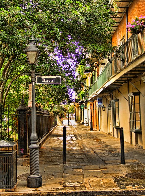 PALA1.jpg :: Pirate Alley - French Quarter - New Orleans