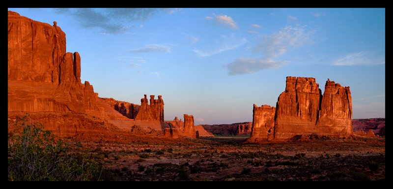 Courthouse Towers Sunrise I.jpg :: Catalogue No. 710

Image Size:   22X48 in. on Canvas
