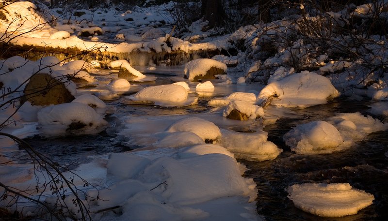 North Yuba River Winter Sunset.jpg :: Catalogue No. 508

Image Size:   20X35 in. on Canvas
              