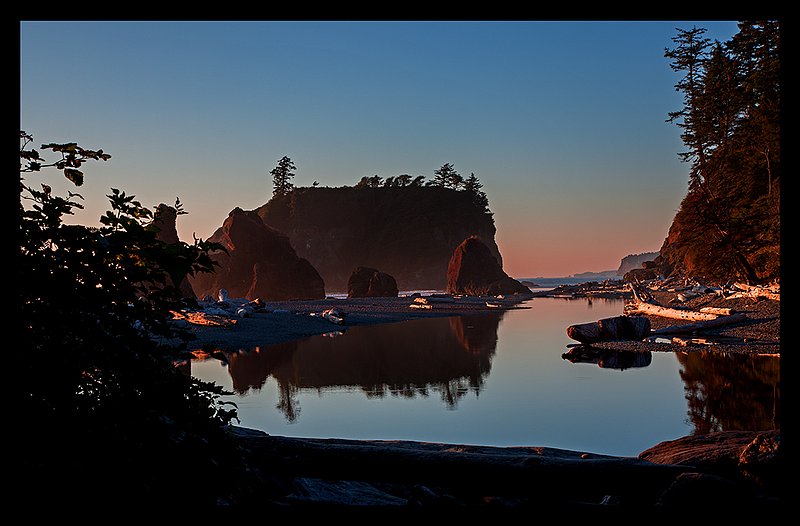 Ruby Lagoon Evening  I.jpg :: Catalogue No. 998

Image Size:   23X36 in. on Canvas
