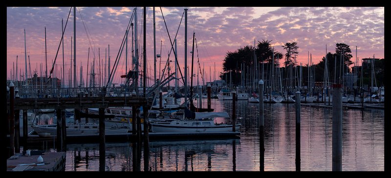 Santa Cruz Harbor Sunset.jpg :: Catalogue No. 983

Image Size:   24X55 in. on Canvas
              15x34 in. on Art Paper

