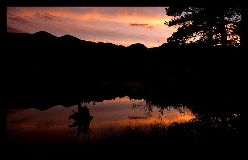 Sprague Lake Sunset II.jpg :: Catalogue No. 761

Image Size:   22X35 in. on Canvas
              16X25 in. on Canvas

