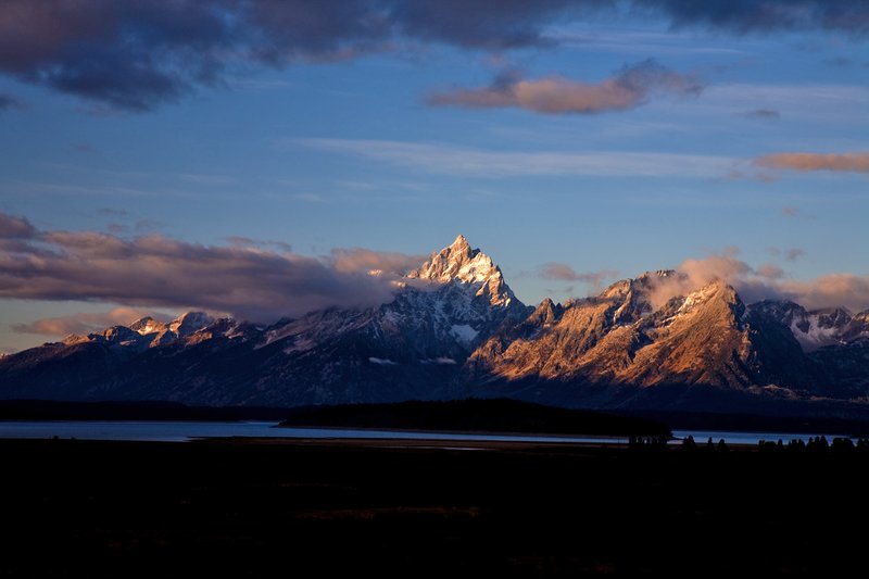 Sunrise Jackson Lake.jpg :: Catalogue No. 274

Image Size: 13X19 on Art Paper
              16X24 on Paper or Canvas
              22X32 in. on Canvas