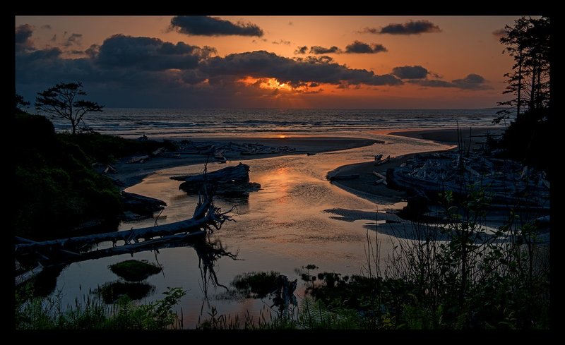Kalaloch Sunset IV.jpg :: Catalogue No. 1206

Image Size:   20X34 in. on Canvas
