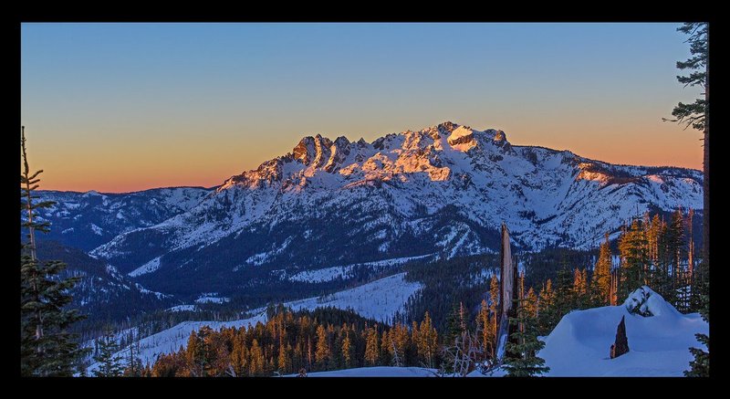 Sierra Buttes Sunrise.jpg :: Catalogue No. 1329


Image Size:  16X31 on Paper or Canvas
              22X43 in. on Canvas