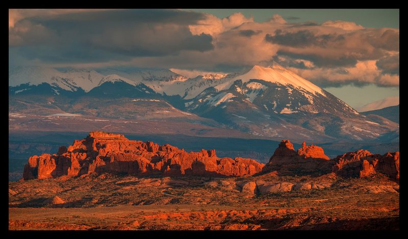 Arches Elephant Butte Sunset V.jpg :: Catalogue No. 1108

Image Size:   25X44 in. on Canvas

IN THE MUSEUM COLLECTION & ON DISPLAY IN ARCHES NATIONAL PARK
