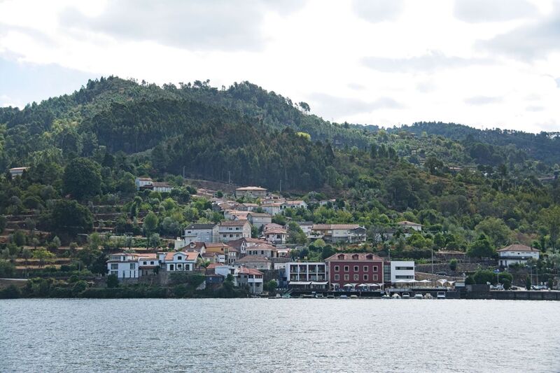 DC 22-0654-119.jpg :: Saga Douro River Cruise, Porto to Regua Lamego, River Douro: Early morning aboard the MS Douro Spirit departing Porto to Lamego. Embankment scenery on route to Lamego, passing Cinfães. Photo taken 30/08/2022